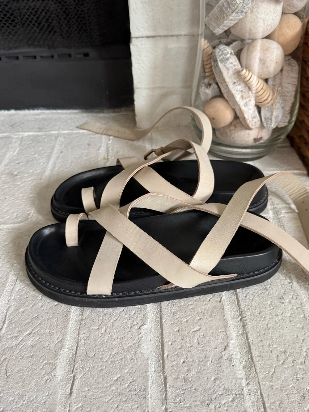 Liberté Bronte Sandal Ivory Leather Strappy Toe Loop Ankle Wrap EU 38